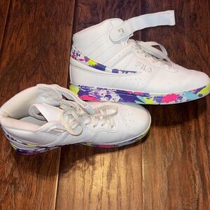 Fila Kids White High-Top Sneakers with Multicolor Paint-Splash Sole